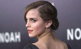 Emma Watson filmo &bdquo;Nojaus laivas&ldquo; premjeroje pasirodė su 16 deimantų ausies manžete