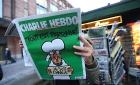 Paryžiuje žmonės skubėjo įsigyti naujausią savaitra&scaron;čio &bdquo;Charlie Hebdo&ldquo; numerį