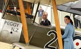 Princas Williamas su žmona Catherine Naujojoje Zelandijoje pagerbė karo veteranus ir apsilankė aviacijos muziejuje