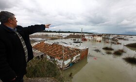 Albanijoje potvynis apsėmė 17 tūkst. hektarų žemės