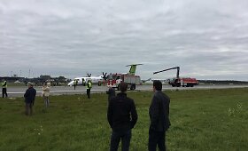 Keleivio nuotraukos: &bdquo;AirBaltic&ldquo; lėktuvas leidosi avariniu būdu
