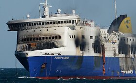 Gaisro nusiaubtas &bdquo;Norman Atlantic&ldquo; keltas atitemptas į Italijos Brindizio uostą