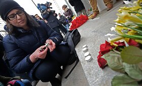 Pasaulis gedi Briuselio teroro i&scaron;puolių aukų ir neketina pasiduoti baimei