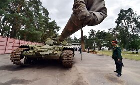Kijeve pademonstruota i&scaron; prorusi&scaron;kų teroristų atimta karinė technika ir ginklai