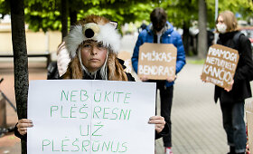 Gyvūnų mylėtojai rinkosi prie Aplinkos ministerijos