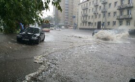 Skaitytojų nuotraukos: penktadienio liūtis ir potvynis Vilniuje