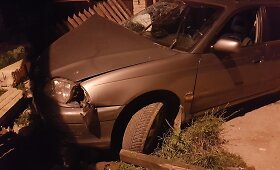 Skaidi&scaron;kėse visi&scaron;kai girtas vairuotojas nulėkė nuo kelio