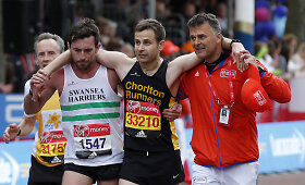 Įspūdingas fini&scaron;as: kartu fini&scaron;avę Londono maratono dalyviai