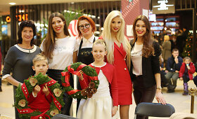 Žinomi žmonės &bdquo;Step by Step Flowers&ldquo; salone kūrė advento vainikus