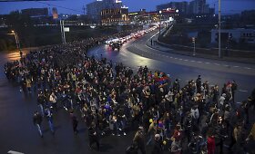 Armėnijoje į demonstraciją dėl neramumų Kalnų Karabache susirinko tūkstančiai