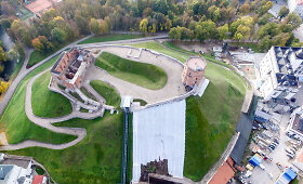 Griūvantis Gedimino kalno &scaron;laitas i&scaron; pauk&scaron;čio skrydžio