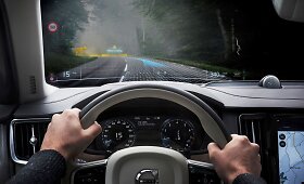 &bdquo;Volvo Cars&ldquo; pristatė pirmąją pasaulyje mi&scaron;riosios realybės automobilių kūrimo programą