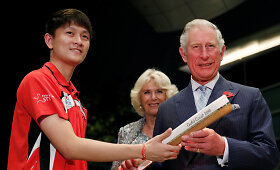 Atvykę į Singapūrą princas Charlesas ir Camilla susitiko su Singapūro sportininkais