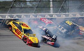 NASCAR lenktynių avarijos &bdquo;Talladega&ldquo; trasoje