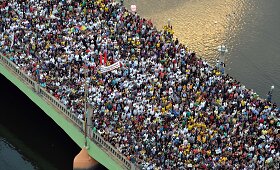 Brazilijoje tūkstančiai žmonių atėjo atsisveikinti su žuvusiu kandidatu į prezidentus Eduardo Camposu