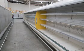 Venesueloje &ndash; tu&scaron;čios parduotuvių lentynos ir eilės prie būtiniausių produktų