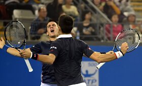 Broliai Džokovičiai i&scaron;plė&scaron;ė pergalę po trijų pratęsimų ir pateko į ketvirtfinalį 