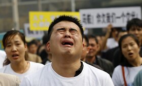 Pekine prie Malaizijos ambasados protestuoja dingusio &bdquo;Malaysian Airlines&ldquo; lėktuvo keleivių artimieji