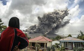 Indonezijoje i&scaron;siveržė Sinabungo ugnikalnis, pelenai pakilo į 3 km auk&scaron;tį