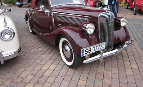 Istorinių automobilių sąskrydyje Lenkijoje dalyvavo ir lietuviai