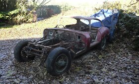 Atkurtas beveik sunykęs itin retas 1961 m. &bdquo;Jaguar E-Type&ldquo; automobilis