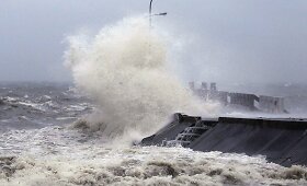 Taifūnas Hagupit Filipinus pasiekė silpnesnis, nei prognozuota 