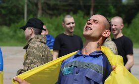 Į Ukrainą grįžo jauni karo belaisviai