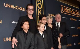 Bradas Pittas į Angelinos Jolie filmo &bdquo;Nepalūžęs&ldquo; premjerą atvyko su tėvais ir vaikais