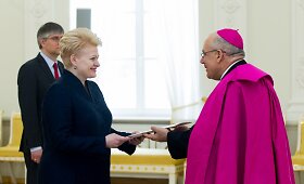 Dalia Grybauskaitė priėmė &Scaron;ventojo Sosto nuncijaus skiriamuosius ra&scaron;tus