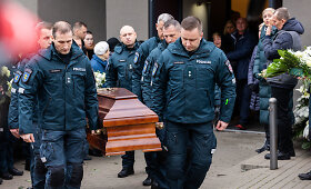 Trakuose atsisvekinama su tragi&scaron;kai žuvusiu policijos pareigūnu