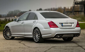 Penktos kartos &bdquo;Mercedes-Benz&ldquo; S klasės automobilis