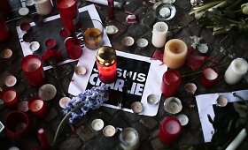 Prancūzijoje paskelbtas gedulas dėl kruvino i&scaron;puolio &bdquo;Charlie Hebdo&ldquo; redakcijoje