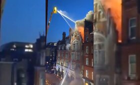 Didelis gaisras nusiaubė prabangų Londono vie&scaron;butį