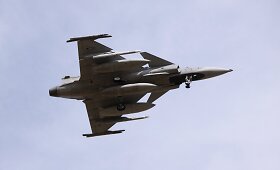 &Scaron;iauliuose nusileido Vengrijos kariai su 4 naiktuvais JAS-39 &bdquo;Gripen&ldquo;