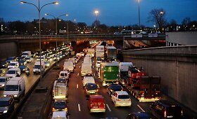 Paryžiuje streikuojantys taksi vairuotojai sukėlė transporto spūstis 
