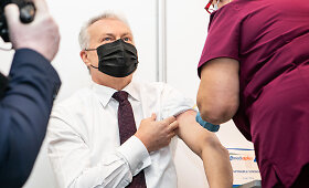 Prezidentas Gitanas Nausėda &Scaron;alčininkuose pasiskiepijo trečiuoju skiepu nuo Covid-19