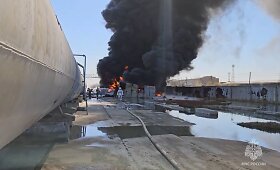 Rusijos Omsko naftos gamykloje įsiplieskė milžini&scaron;kas gaisras
