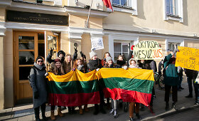 Mokiniai mitingavo palaikydami savo mokytojų streiką