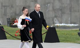 Armėnų genocido 100-ųjų metinių minėjime susitiko Rusijos ir Prancūzijos prezidentai