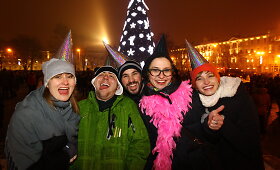 Naujuosius Vilnius pasitiko skaičiuodamas paskutines lito minutes ir gėrėdamasis fejerverkais