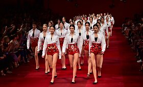 &bdquo;Dolce & Gabbana&ldquo; pristatė stulbinamą 2015-ųjų pavasario-vasaros kolekciją
