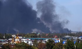 Donecke griaudėjo sprogimai ir aidėjo &scaron;ūviai, yra civilių gyventojų aukų