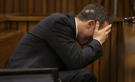 Oscarą Pistoriusą supykino teisme, pateikus jo nužudytos merginos palaikų tyrimo detales