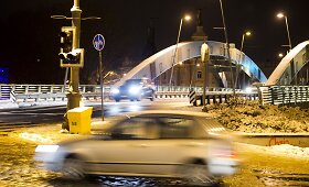 Vilniuje prie Mindaugo tilto jau keletą dienų neveikia &scaron;viesoforas