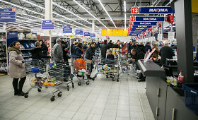 Pirkėjai &scaron;turmuoja uždaromą Vilniaus &bdquo;Akropolio&ldquo; &bdquo;Maximą&ldquo;