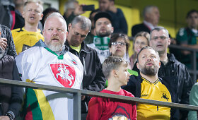 Lietuvos ir &Scaron;kotijos dvikovoje &ndash; žinomi futbolo fanai ir spalvingi &scaron;kotų sirgaliai