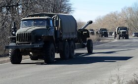 Ukrainoje teroristai skelbia pradėję sunkiosios ginkluotės atitraukimą