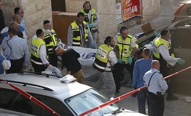 Jeruzalėje per įtariamą palestiniečių ataką sinagogoje sužeisti keli žmonės