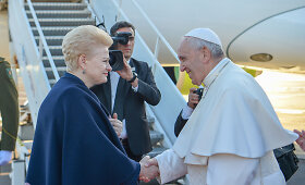 Prezidentė Dalia Grybauskaitė i&scaron;lydėjo Popiežių Pranci&scaron;kų
