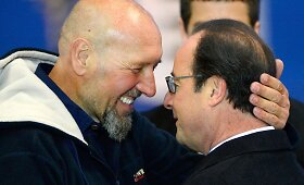 Sirijos islamistų kovotojų įkaitu tris metus laikytas prancūzas Serge'as Lazarevičius grįžo į tėvynę